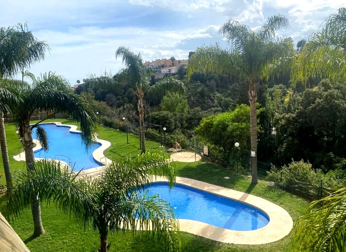 4 Bed Apartment for sale in Torreblanca Costa Del Sol, Málaga, Spain