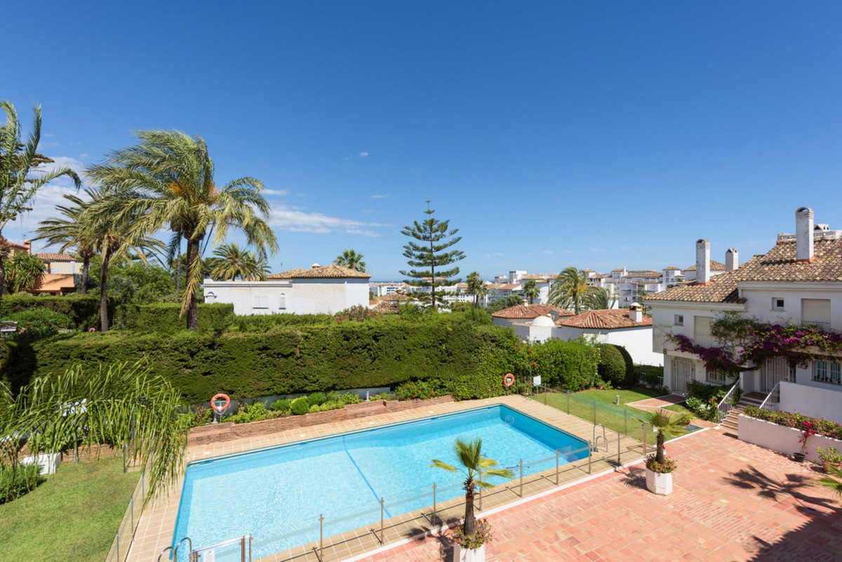 3 Bed Townhouse for sale in Nueva Andalucía Costa Del Sol, Málaga, Spain