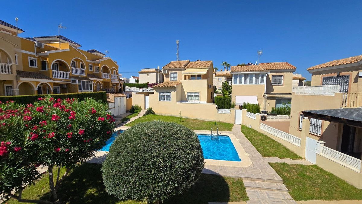 Se vende Villa - Chalet de 3 dormitorios en Costa Blanca, Alicante, España
