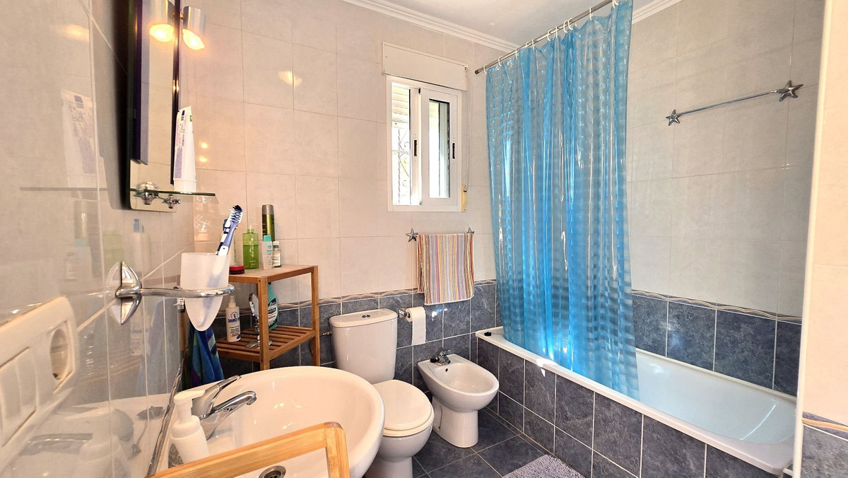 Se vende Villa - Chalet de 3 dormitorios en Costa Blanca, Alicante, España