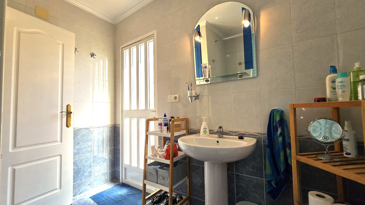 Se vende Villa - Chalet de 3 dormitorios en Costa Blanca, Alicante, España