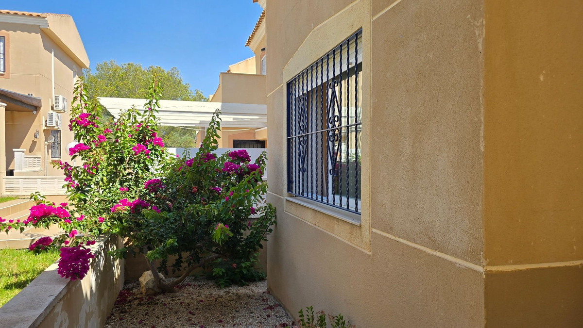 Se vende Villa - Chalet de 3 dormitorios en Costa Blanca, Alicante, España