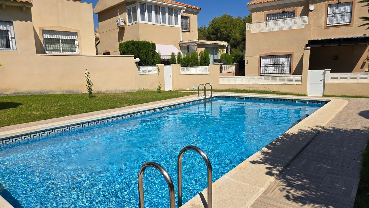 Se vende Villa - Chalet de 3 dormitorios en Costa Blanca, Alicante, España