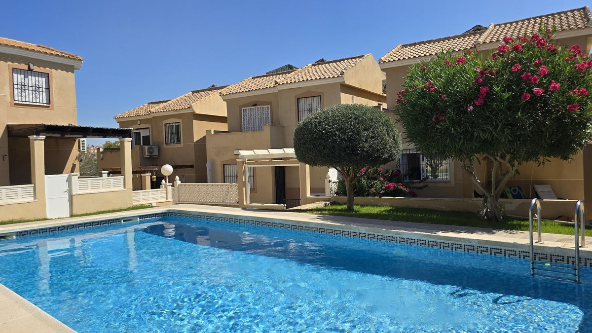 Se vende Villa - Chalet de 3 dormitorios en Costa Blanca, Alicante, España