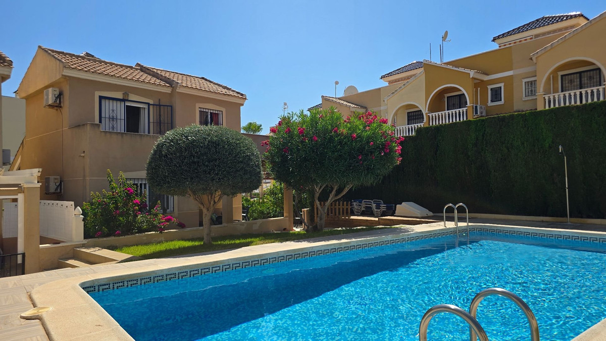 Se vende Villa - Chalet de 3 dormitorios en Costa Blanca, Alicante, España