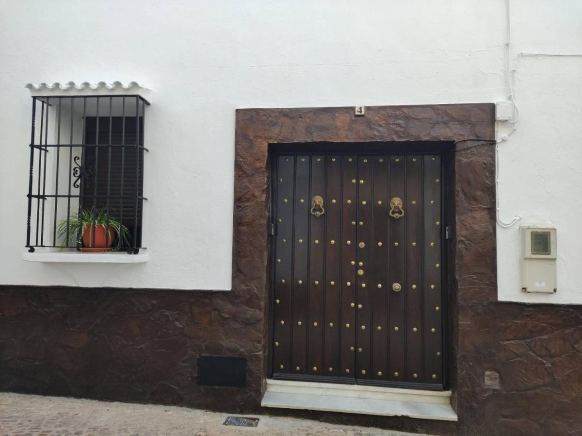 3 Bed Commercial unit for sale in Ronda Costa Del Sol, Málaga, Spain