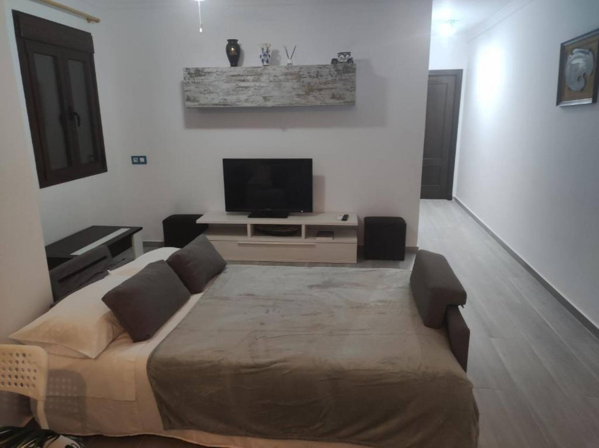 3 Bed Commercial unit for sale in Ronda Costa Del Sol, Málaga, Spain