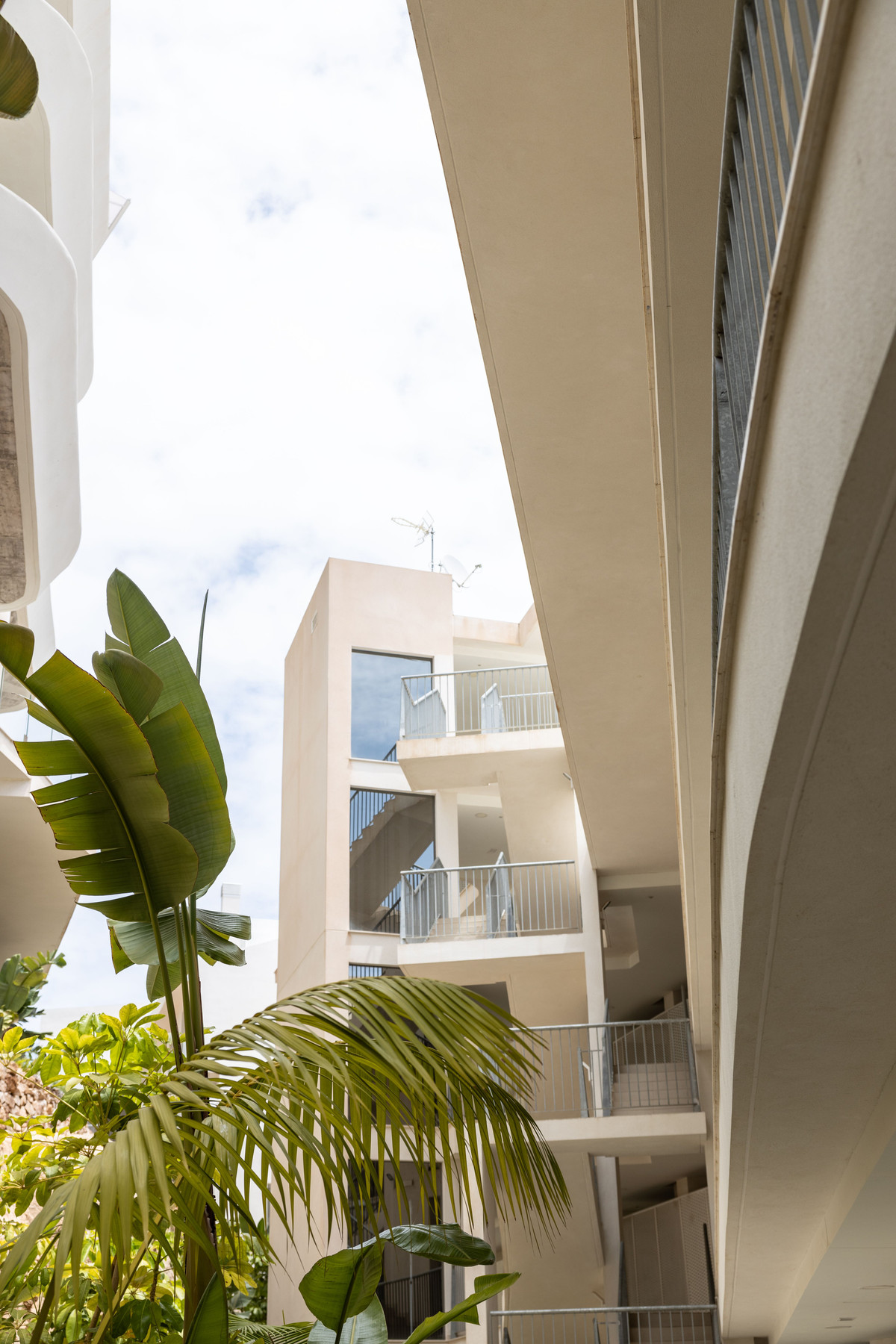 3 Bed Apartment for sale in La Capellania Costa Del Sol, Málaga, Spain