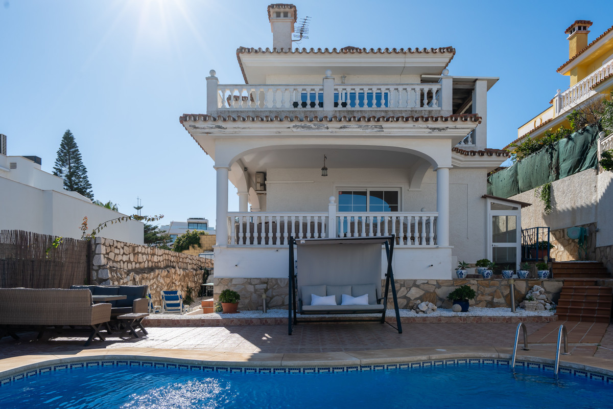 5 Bed Townhouse for sale in Fuengirola Costa Del Sol, Málaga, Spain