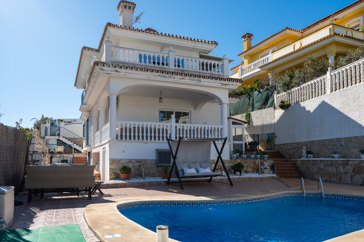 5 Bed Townhouse for sale in Fuengirola Costa Del Sol, Málaga, Spain