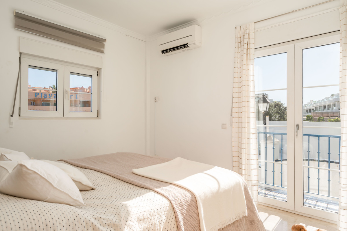 5 Bed Townhouse for sale in Fuengirola Costa Del Sol, Málaga, Spain