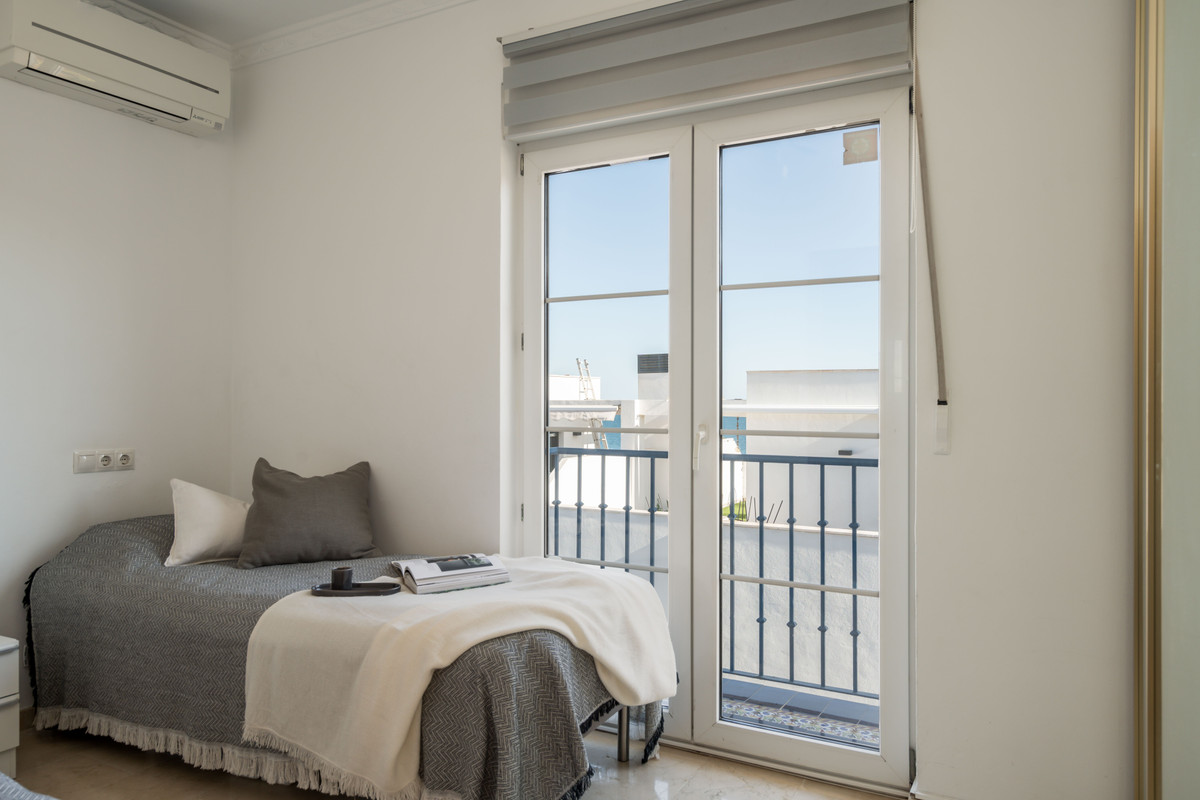 5 Bed Townhouse for sale in Fuengirola Costa Del Sol, Málaga, Spain