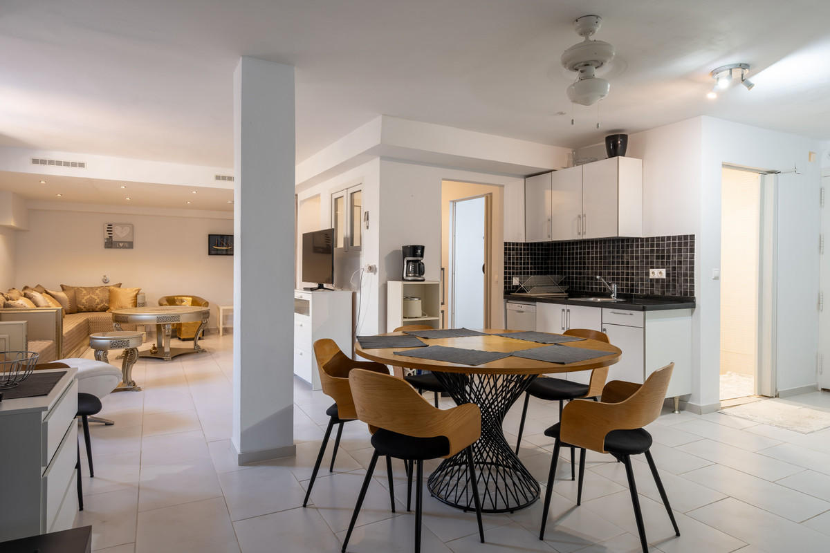 5 Bed Townhouse for sale in Fuengirola Costa Del Sol, Málaga, Spain