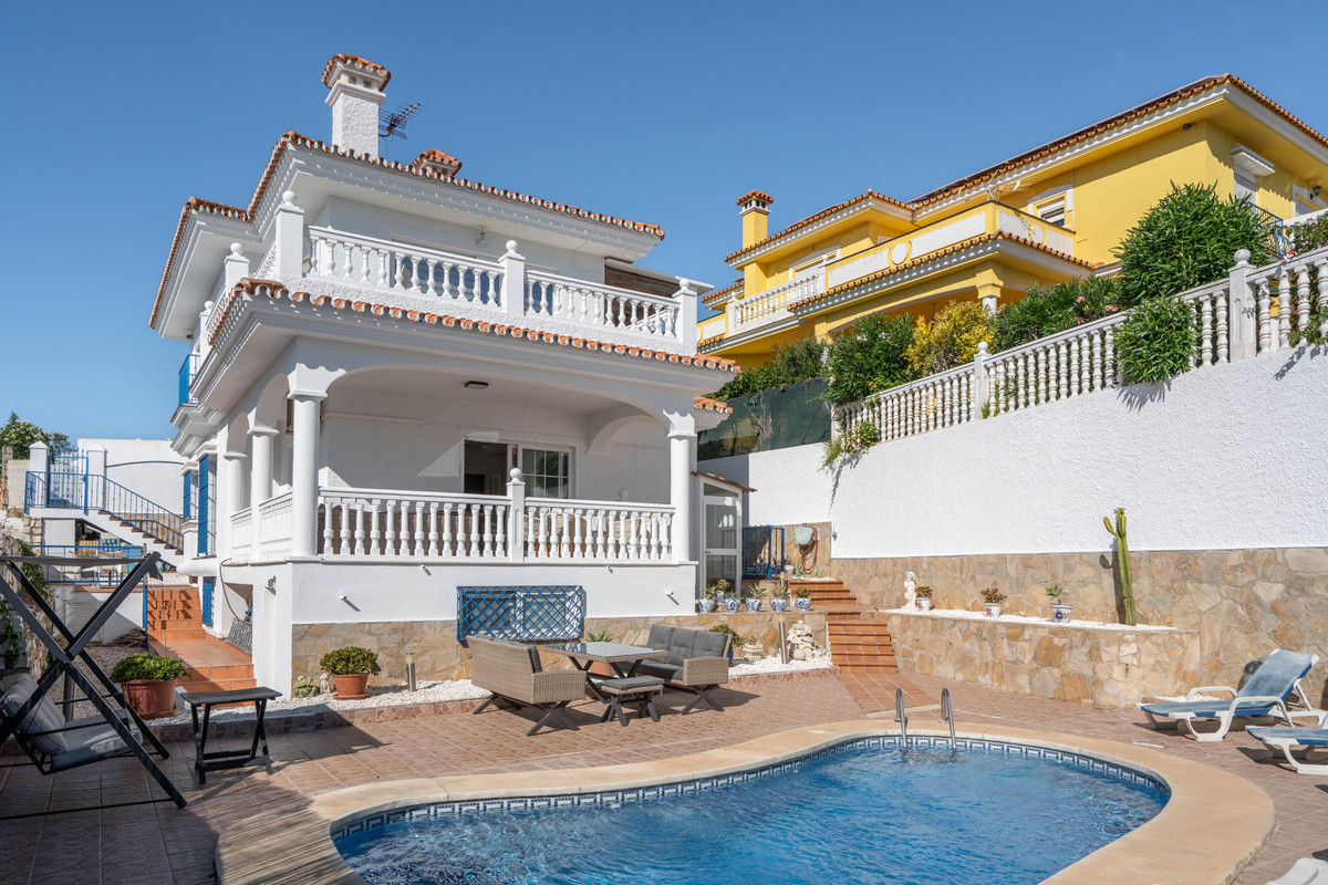 5 Bed Townhouse for sale in Fuengirola Costa Del Sol, Málaga, Spain