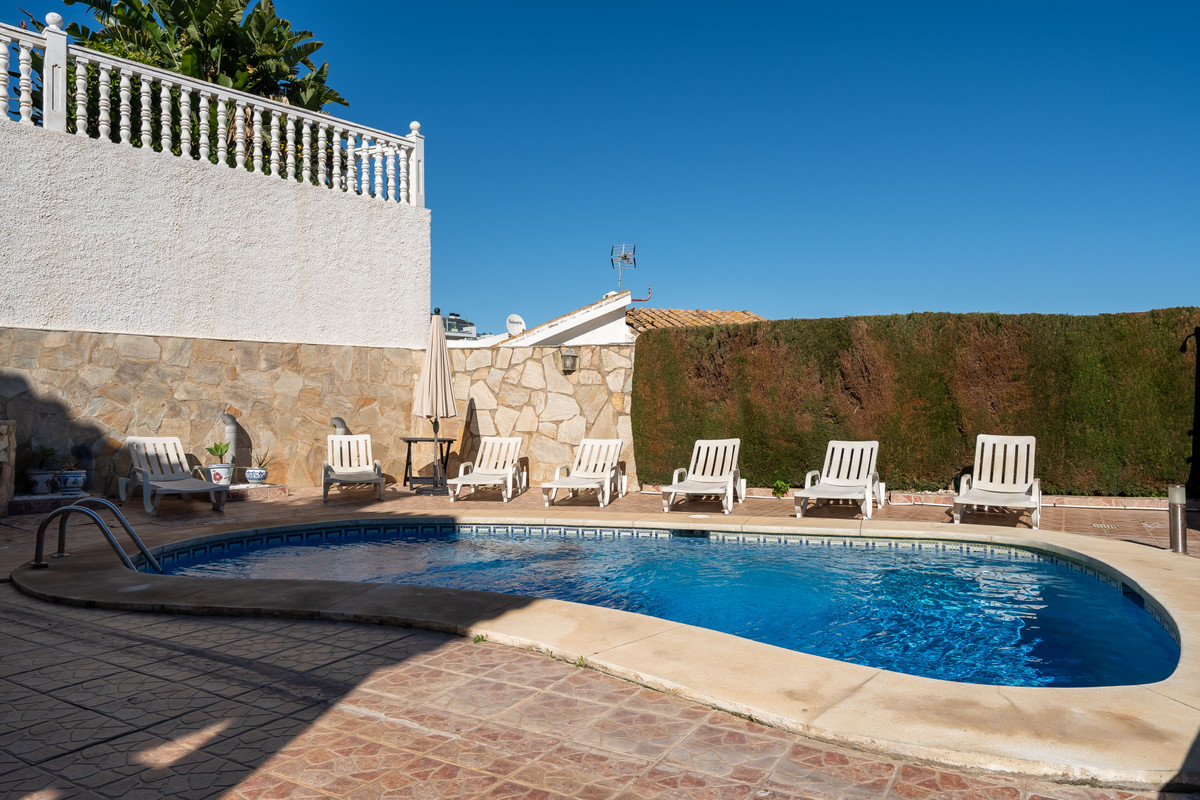 5 Bed Townhouse for sale in Fuengirola Costa Del Sol, Málaga, Spain