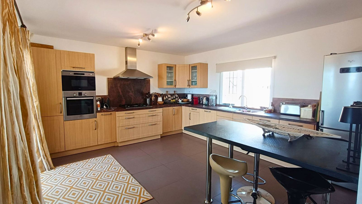 5 Bed Townhouse for sale in Manilva Costa Del Sol, Málaga, Spain
