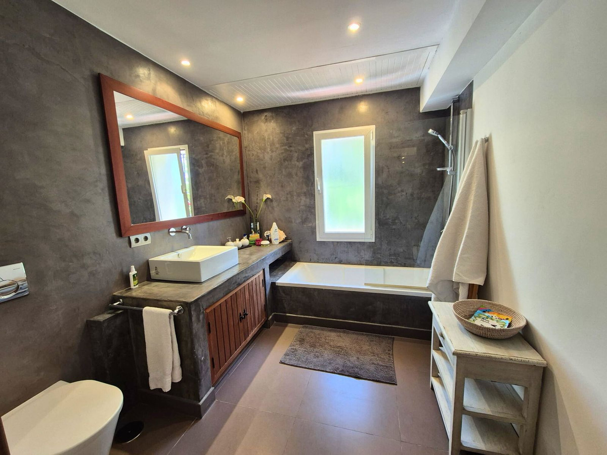 5 Bed Townhouse for sale in Manilva Costa Del Sol, Málaga, Spain