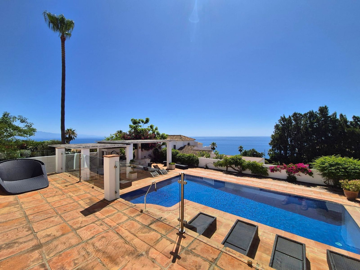 5 Bed Townhouse for sale in Manilva Costa Del Sol, Málaga, Spain