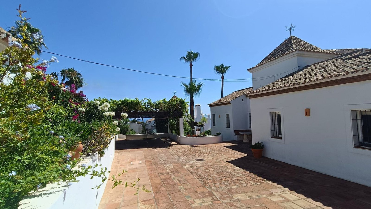 5 Bed Townhouse for sale in Manilva Costa Del Sol, Málaga, Spain