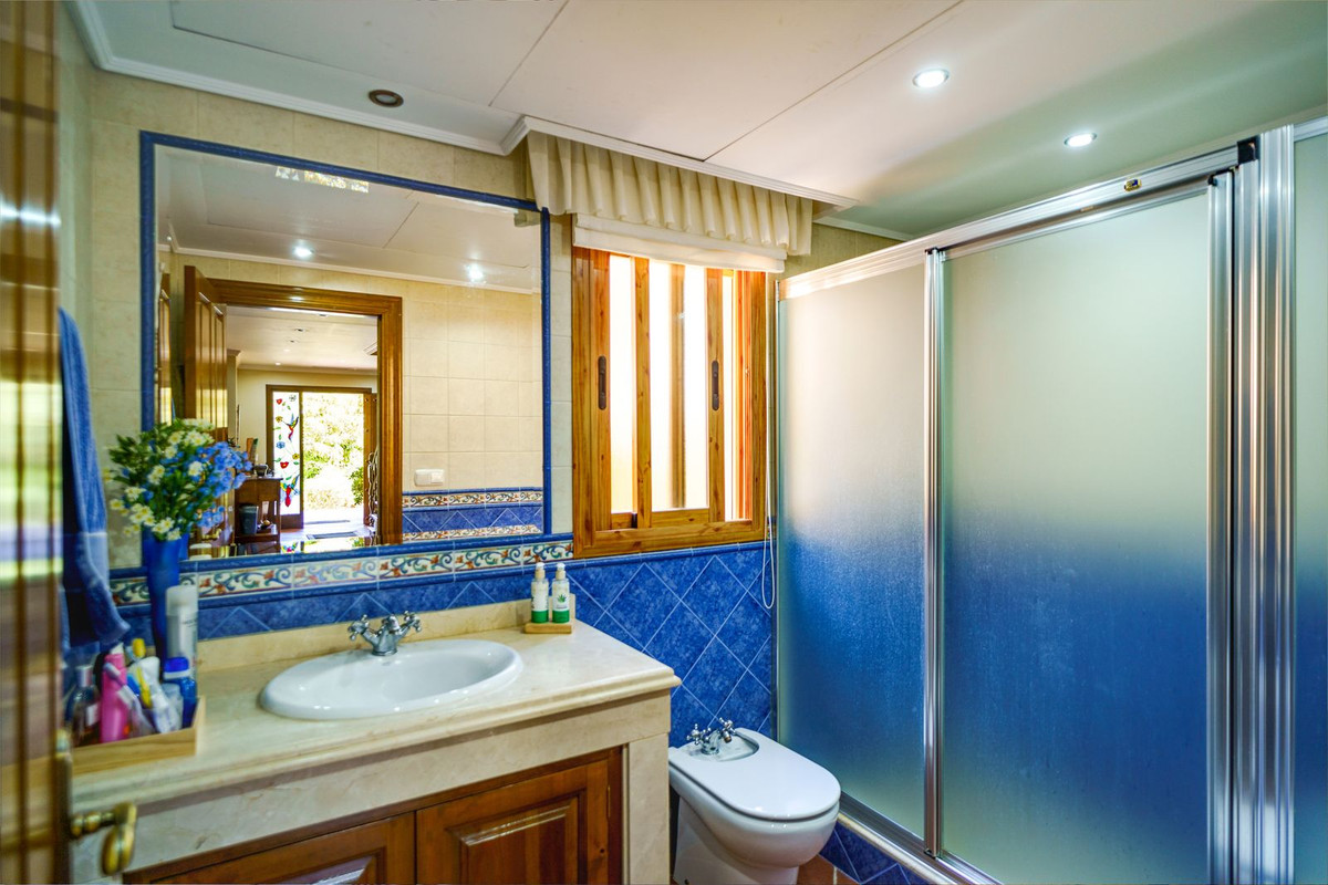 Se vende Villa - Chalet de 5 dormitorios en Costa Del Sol, Málaga, España
