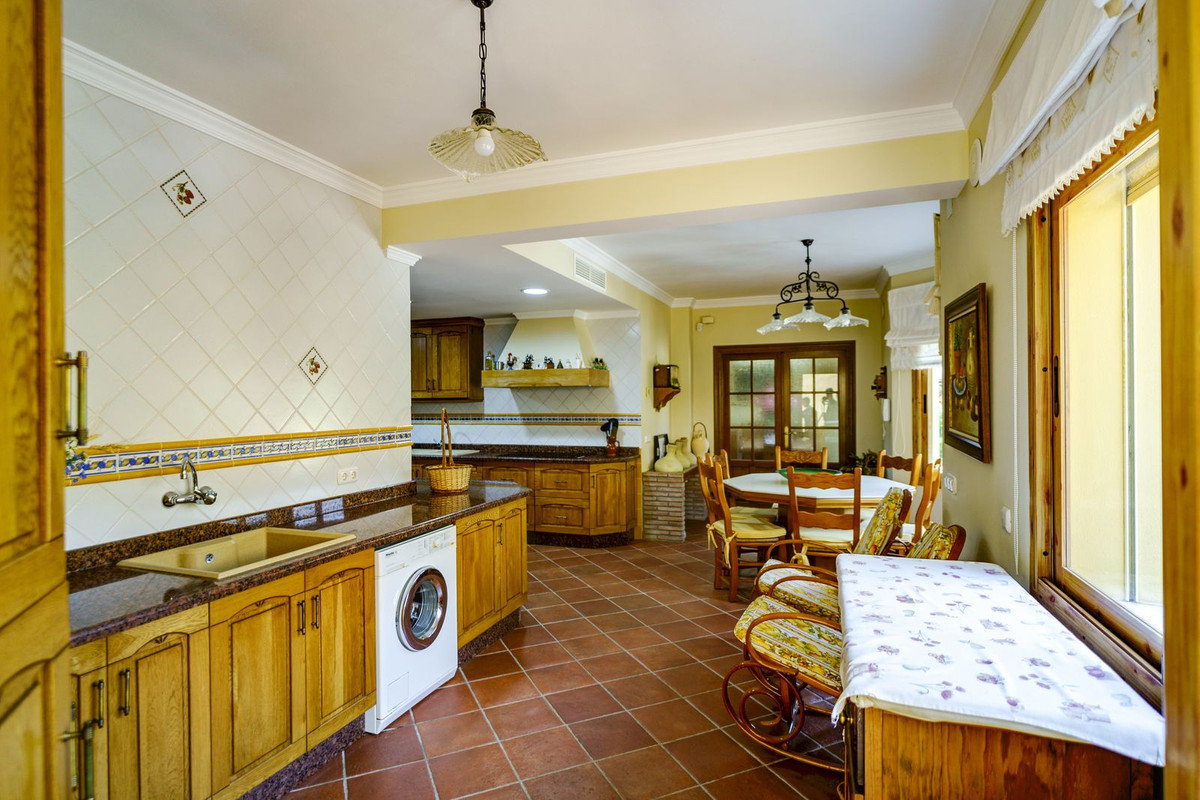 Se vende Villa - Chalet de 5 dormitorios en Costa Del Sol, Málaga, España