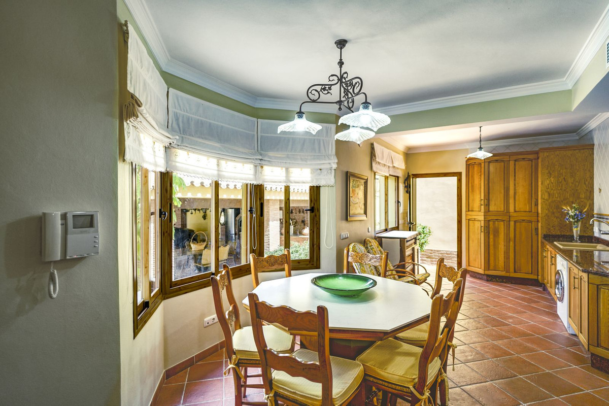 Se vende Villa - Chalet de 5 dormitorios en Costa Del Sol, Málaga, España