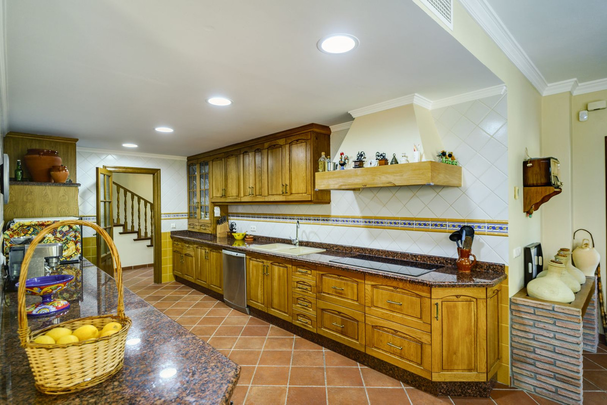Se vende Villa - Chalet de 5 dormitorios en Costa Del Sol, Málaga, España