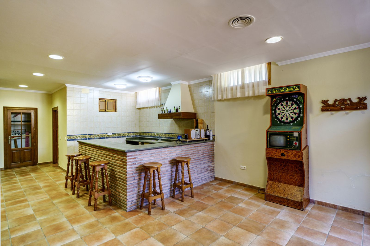 Se vende Villa - Chalet de 5 dormitorios en Costa Del Sol, Málaga, España
