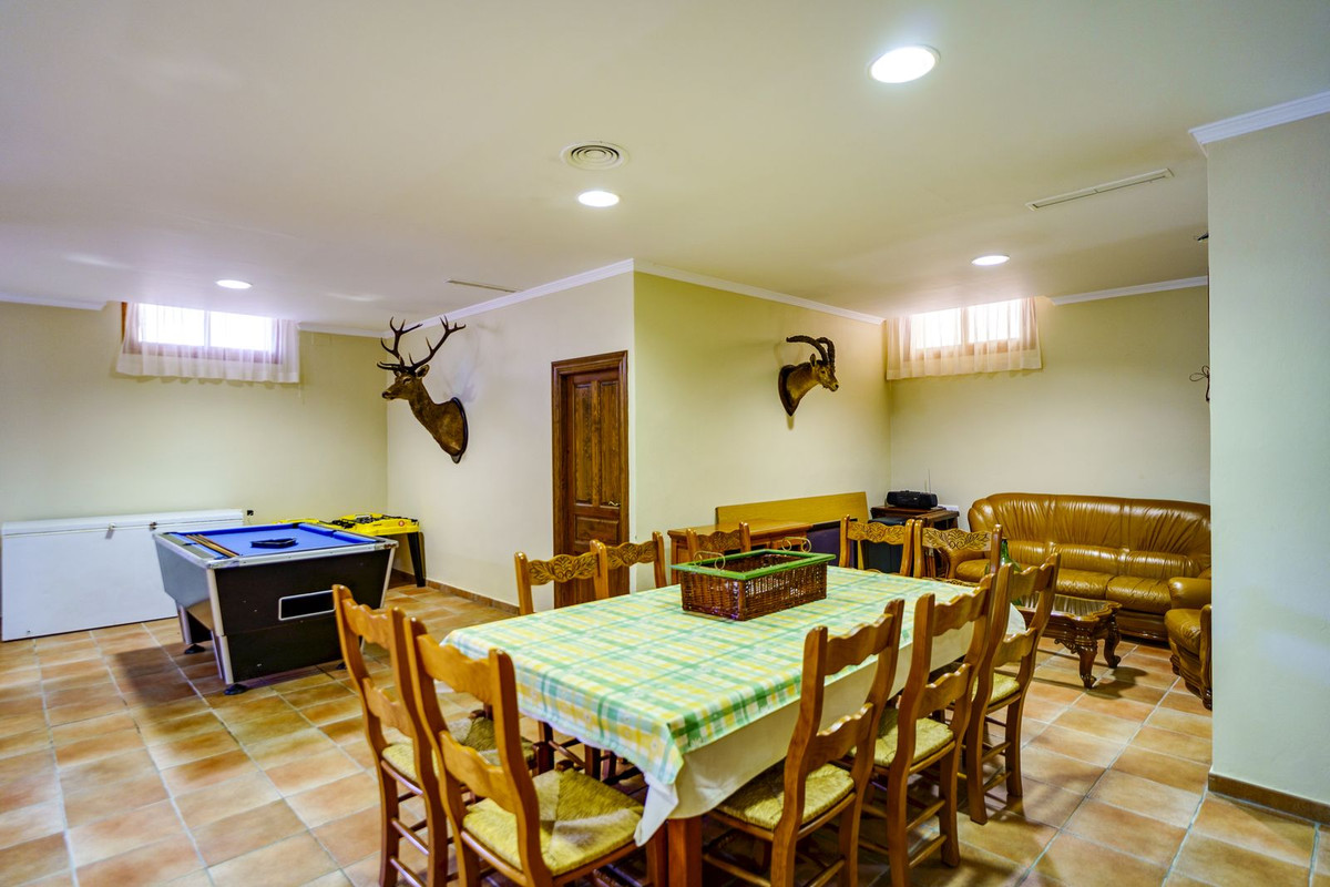 Se vende Villa - Chalet de 5 dormitorios en Costa Del Sol, Málaga, España