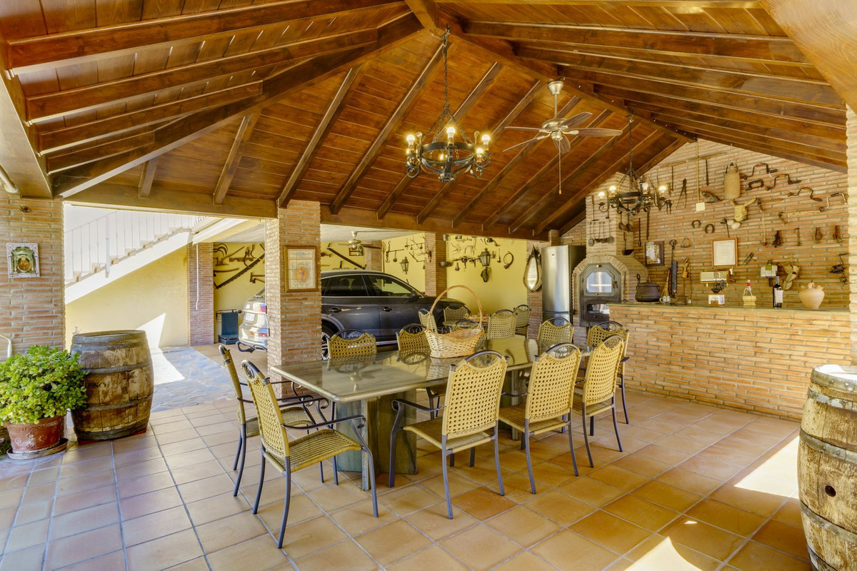Se vende Villa - Chalet de 5 dormitorios en Costa Del Sol, Málaga, España