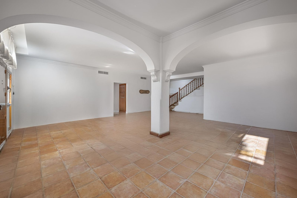 Se vende Villa - Chalet de 5 dormitorios en Costa Del Sol, Málaga, España