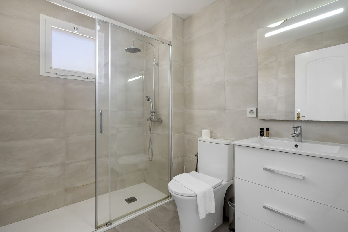 4 Bed Apartment for sale in Fuengirola Costa Del Sol, Málaga, Spain