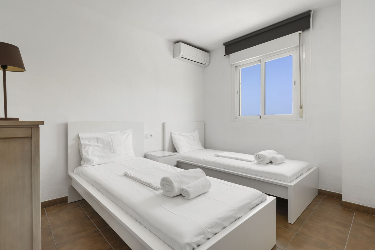 4 Bed Apartment for sale in Fuengirola Costa Del Sol, Málaga, Spain