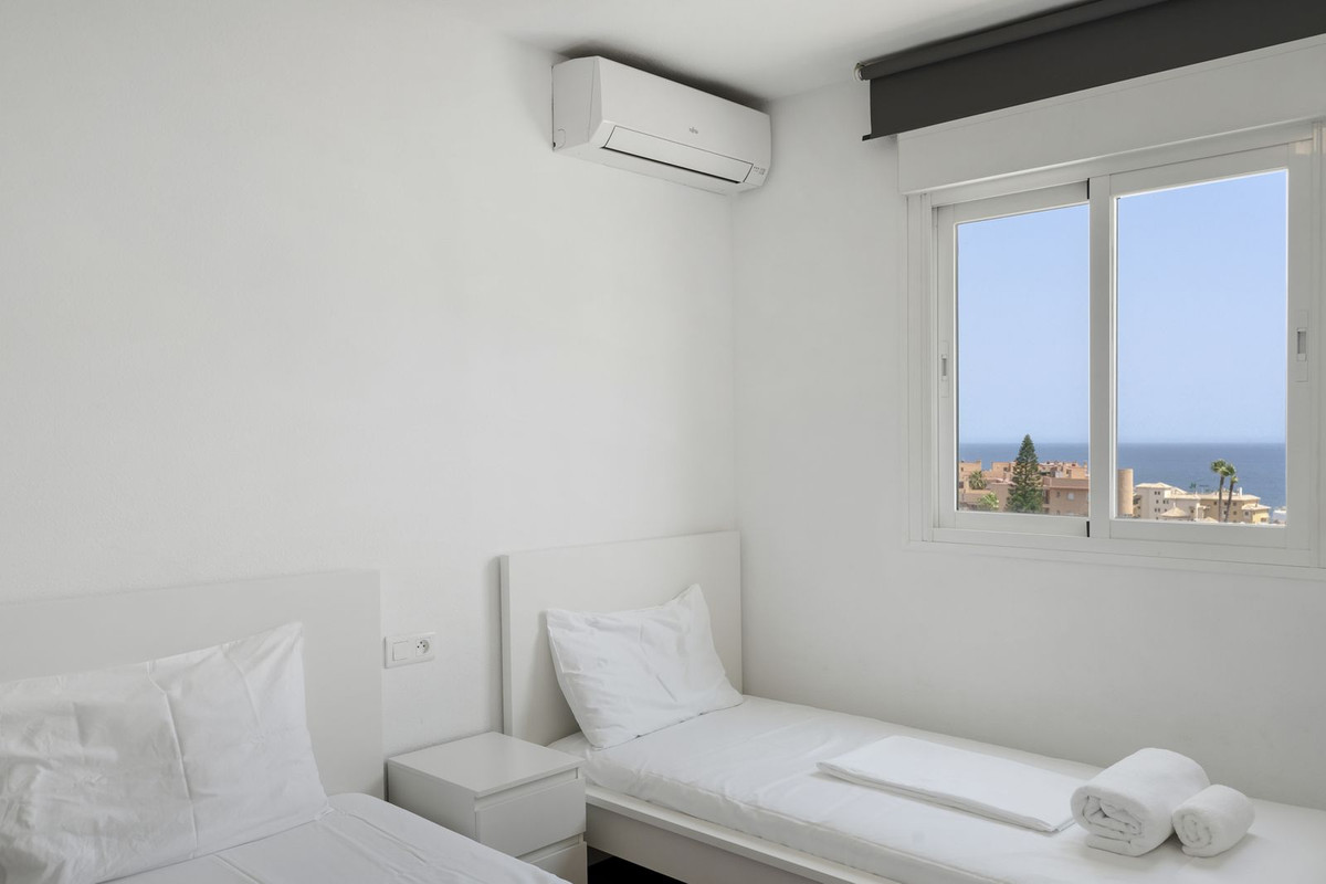 4 Bed Apartment for sale in Fuengirola Costa Del Sol, Málaga, Spain