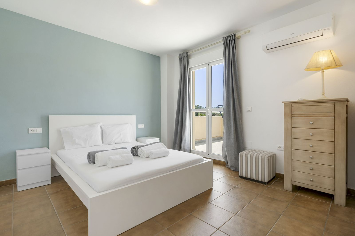 4 Bed Apartment for sale in Fuengirola Costa Del Sol, Málaga, Spain