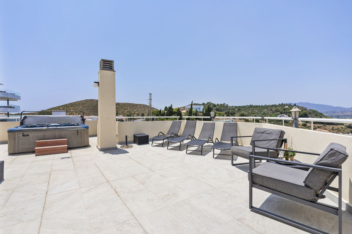4 Bed Apartment for sale in Fuengirola Costa Del Sol, Málaga, Spain