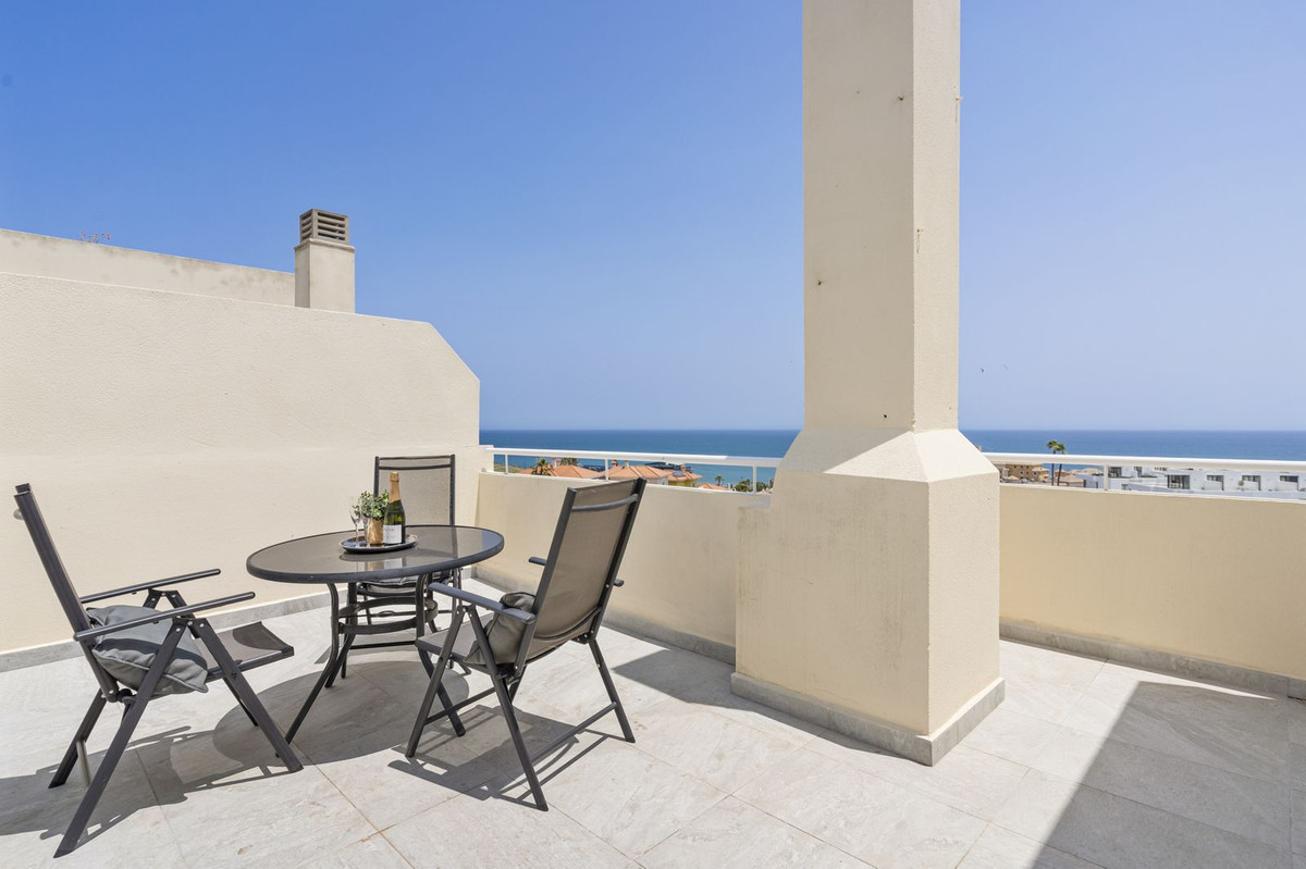 4 Bed Apartment for sale in Fuengirola Costa Del Sol, Málaga, Spain