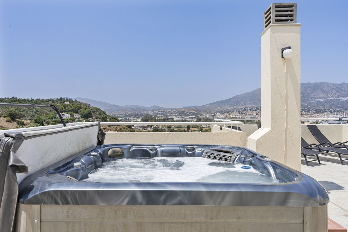 4 Bed Apartment for sale in Fuengirola Costa Del Sol, Málaga, Spain