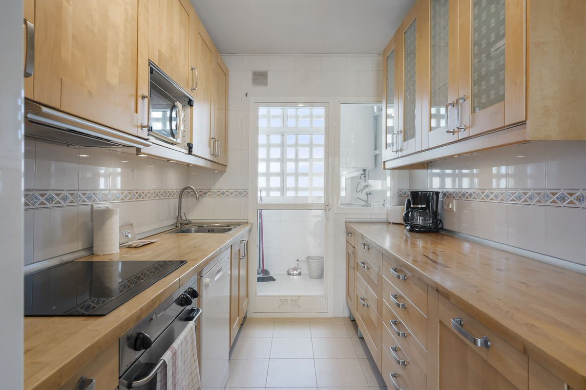 4 Bed Apartment for sale in Fuengirola Costa Del Sol, Málaga, Spain