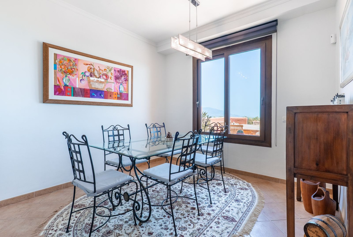 3 Bed Apartment for sale in La Mairena Costa Del Sol, Málaga, Spain