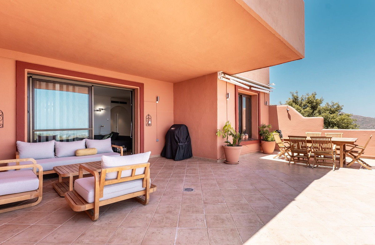 3 Bed Apartment for sale in La Mairena Costa Del Sol, Málaga, Spain