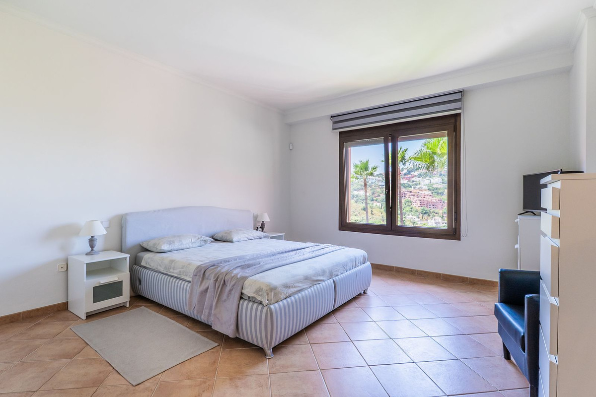 3 Bed Apartment for sale in La Mairena Costa Del Sol, Málaga, Spain