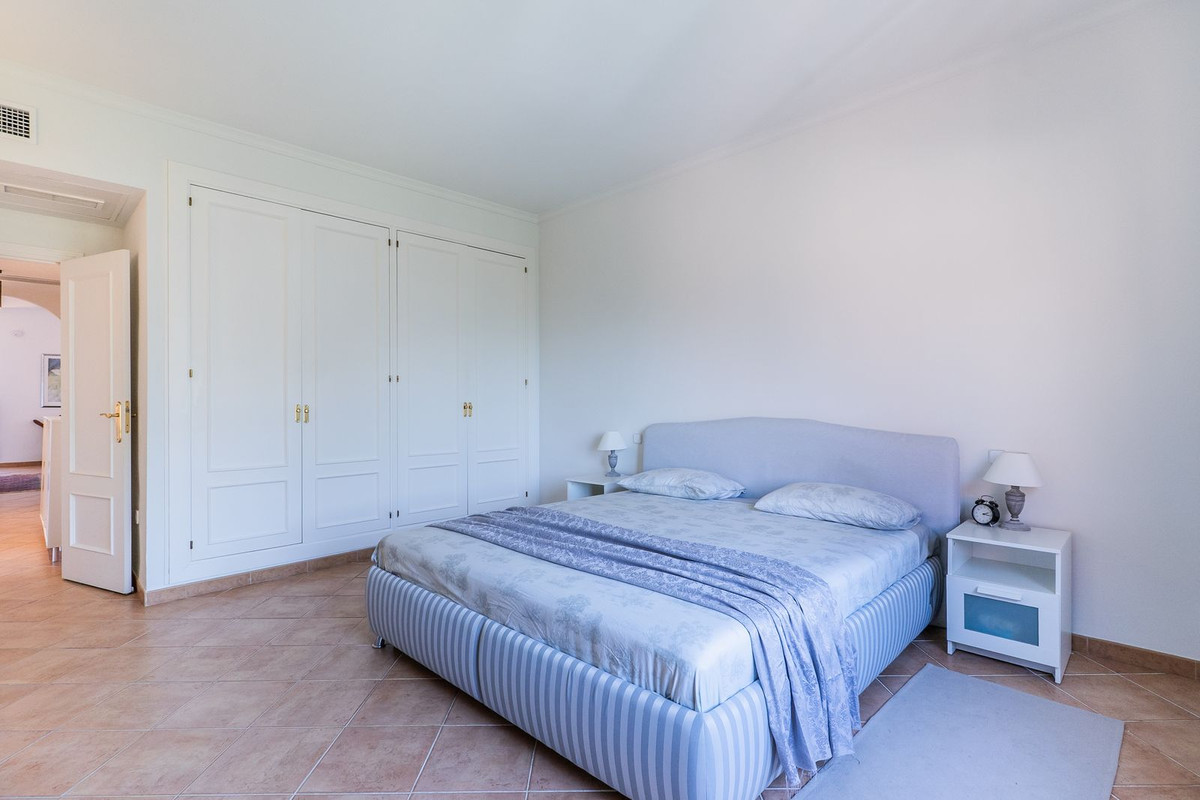 3 Bed Apartment for sale in La Mairena Costa Del Sol, Málaga, Spain