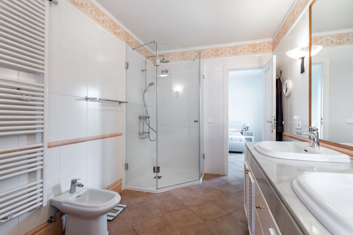 3 Bed Apartment for sale in La Mairena Costa Del Sol, Málaga, Spain