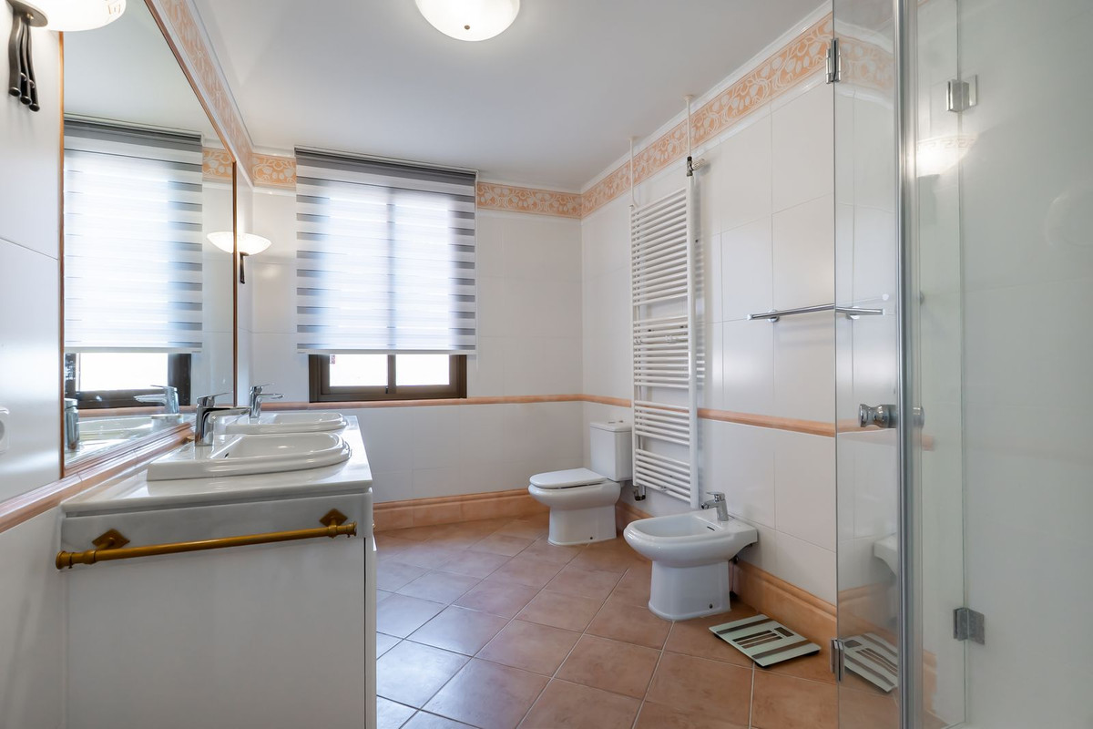 3 Bed Apartment for sale in La Mairena Costa Del Sol, Málaga, Spain