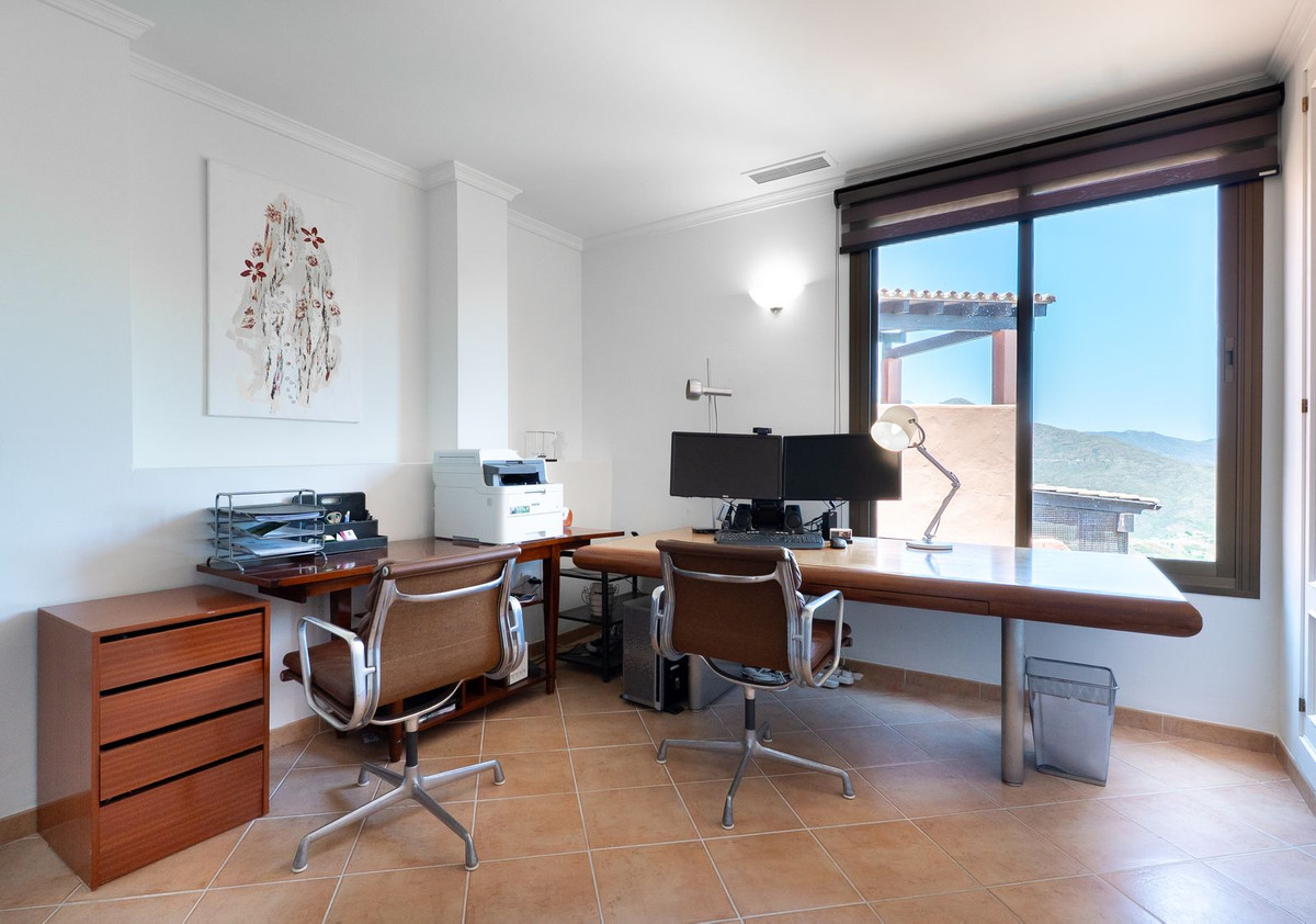 3 Bed Apartment for sale in La Mairena Costa Del Sol, Málaga, Spain