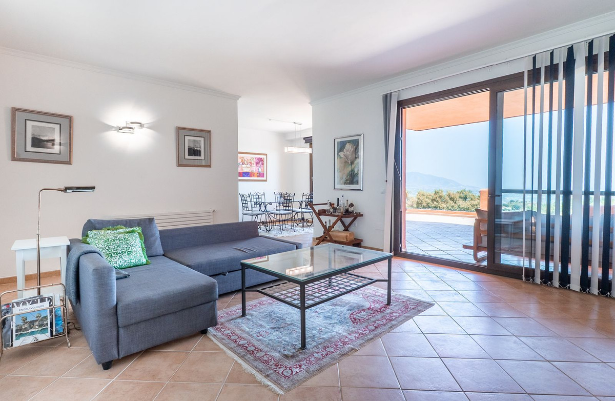 3 Bed Apartment for sale in La Mairena Costa Del Sol, Málaga, Spain