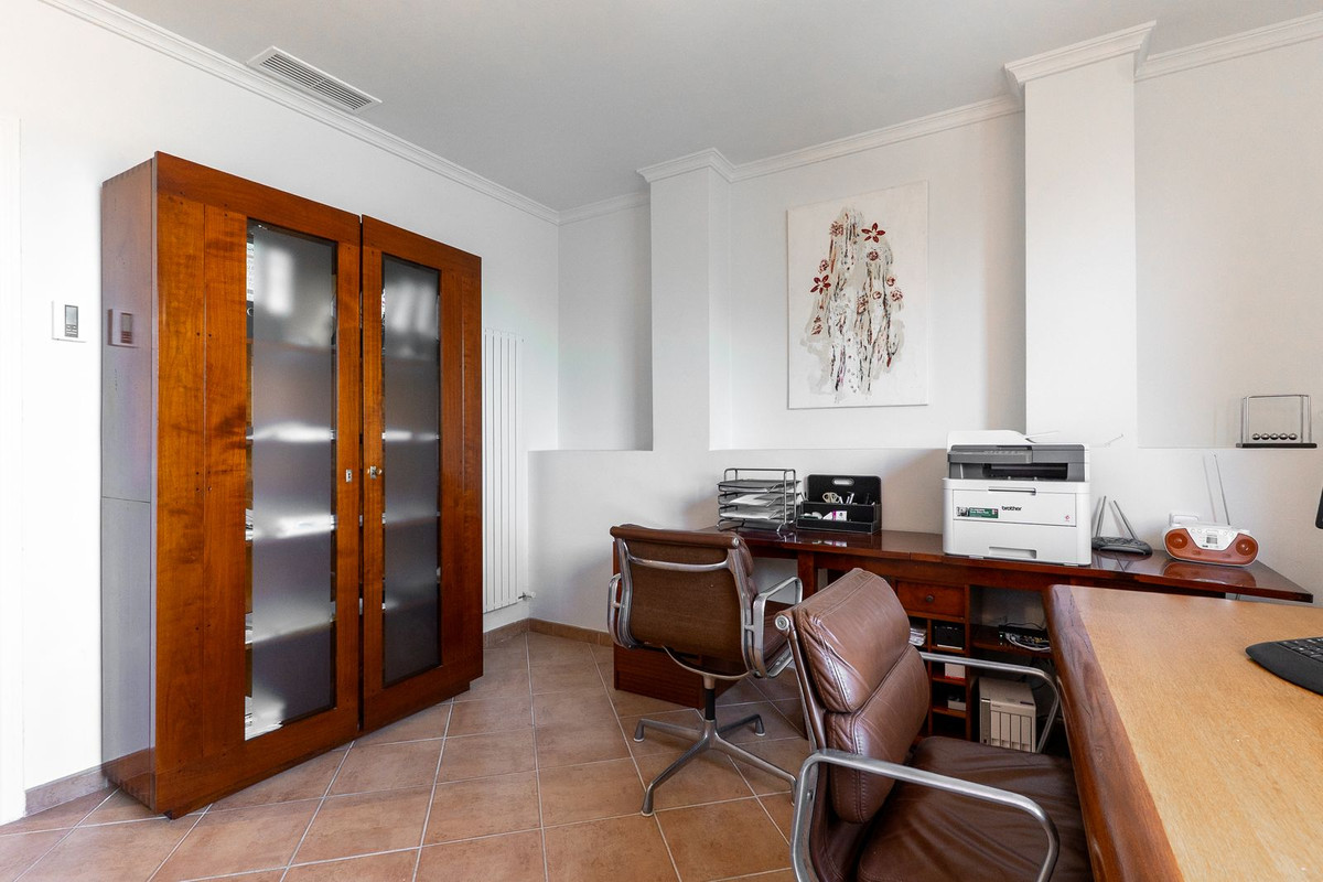 3 Bed Apartment for sale in La Mairena Costa Del Sol, Málaga, Spain