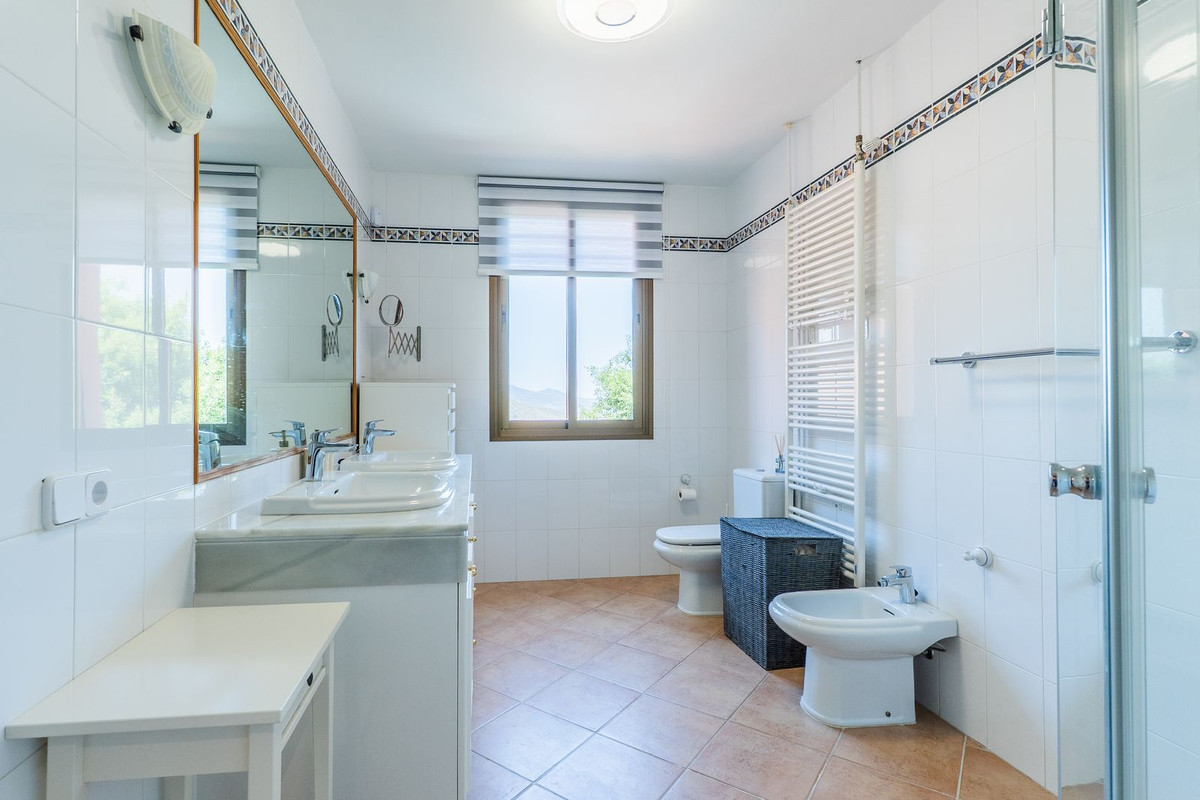 3 Bed Apartment for sale in La Mairena Costa Del Sol, Málaga, Spain