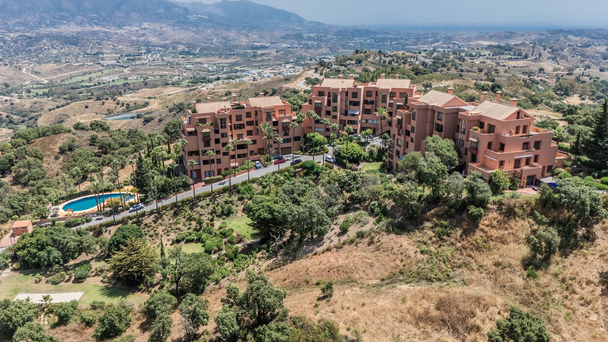 3 Bed Apartment for sale in La Mairena Costa Del Sol, Málaga, Spain